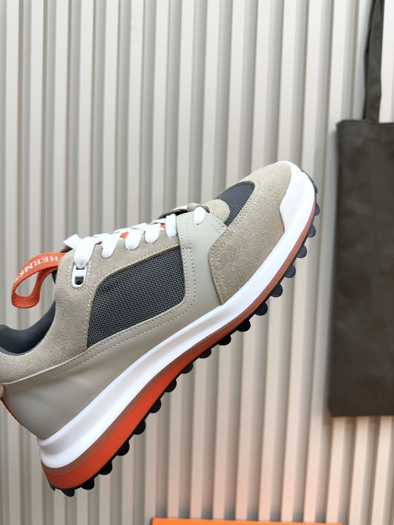 H**me5 sneaker